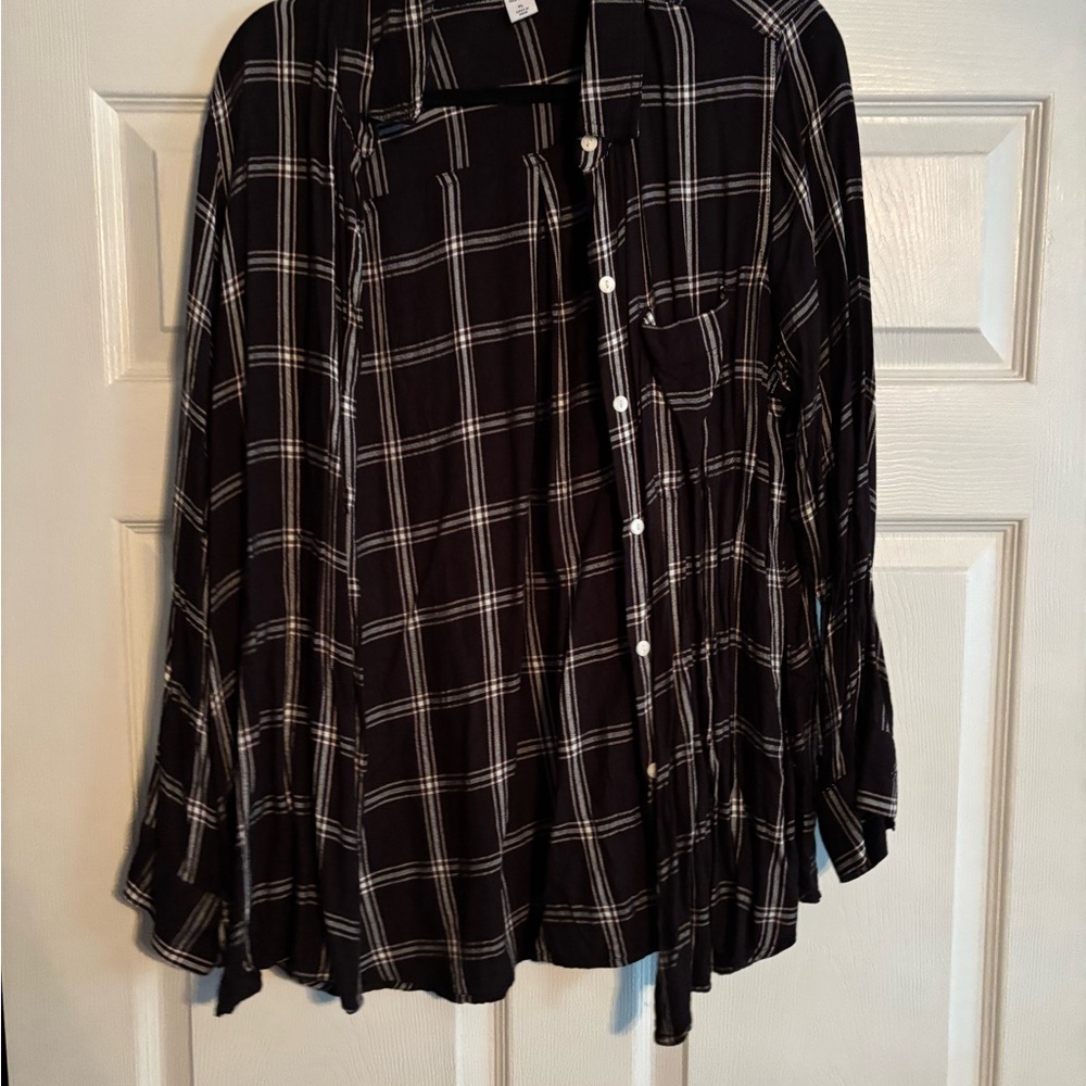 Old Navy Black and White Plaid Button Down Shirt